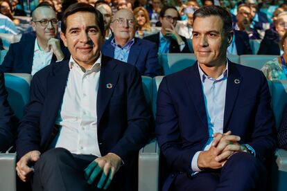 El presidente del BBVA, Carlos Torres, y el del Gobierno, Pedro Sánchez.