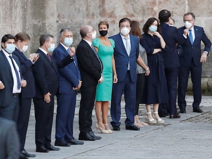 Los presidentes de Murcia, Fernando López Miras .Comunidad Valenciana, Ximo Puig, Castilla-La Mancha, Emiliano García Page. Canarias, Ángel Víctor Torres, Aragón, Javier Lambán, Navarra, María Chivite, Extremadura, Guillermo Fernández Vara, Baleares, Francina Armengol, Madrid, Isabel Díaz Ayuso, Castilla y León, Alfonso Fernández Mañueco, Ceuta, Juan Vivas y Melilla, Eduardo de Castro, en la Conferencia de Presidentes de San Millán de la Cogolla, en julio de 2020.