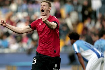 Sergio, jugador de Osasuna, celebra su tanto al Málaga