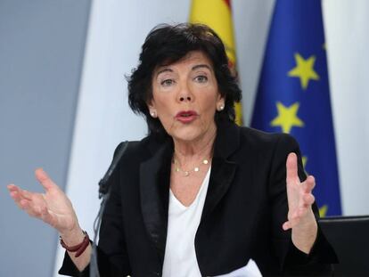 Isabel Celaá, portavoz del Gobierno y ministra de Educación y Formación Profesional, en la rueda de prensa posterior al Consejo de Ministros, el pasado 15 de noviembre.