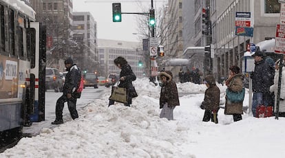 'Snoverkill', como han bautizado los internautas en una encuesta de 'The Washington Post' a este segundo azote de nieve, ha provocado para hoy la reducción de los servicios de autobús a un reducidísimo número de rutas.