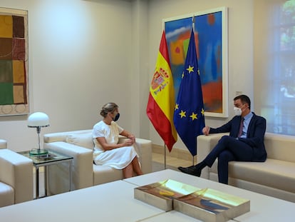 El presidente del Gobierno, Pedro Sánchez, y la vicepresidenta segunda, Yolanda Díaz, este jueves.