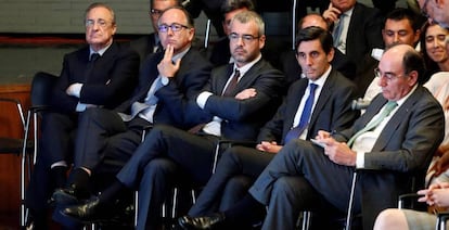 Florentino Pérez (ACS), Luis Gallego (Iberia), Maurici Lucena (AENA), José María Álvarez-Pallete (Telefónica) e Ignacio Sánchez Galán (Iberdrola), en el acto por los 100 días del Gobierno Sánchez 