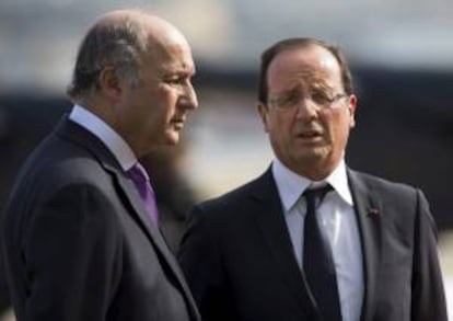 El presidente francés, François Hollande (d), y el ministro francés de Asuntos Exteriores, Laurent Fabius. EFE/Archivo