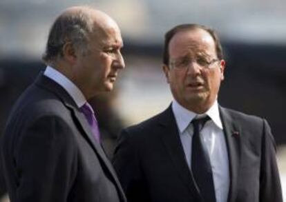 El presidente francés, François Hollande (d), y el ministro francés de Asuntos Exteriores, Laurent Fabius. EFE/Archivo