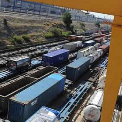 Las mercancías sujetan la inversión en tren ante el parón del AVE en 2011