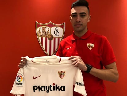 Munir posa con la camiseta del Sevilla. Jugará con el 19.