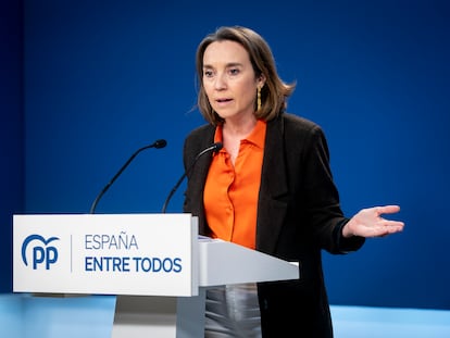 La secretaria general del Partido Popular, Cuca Gamarra, en rueda de prensa en la sede del PP.