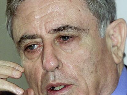 Abdel Halim Jadam, durante una rueda de prensa que ofreció en Damasco en noviembre de 2003.