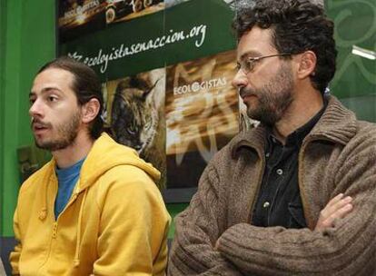 José Luis Fernández, de la FRAVM, y Francisco Segura, portavoz de Ecologistas, durante la rueda de prensa.