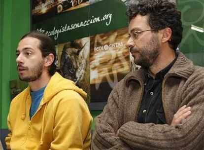 José Luis Fernández, de la FRAVM, y Francisco Segura, portavoz de Ecologistas, durante la rueda de prensa.