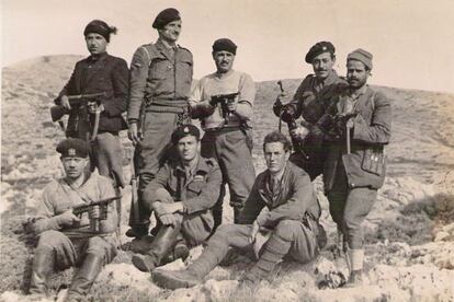 El equipo del secuestro del general Kreipe. De izquierda a derecha, sentados, Stratis Saviolis, Patrick Leigh Fermor y Stanley Moss. De pie, Gregoris Chnarakis, Manolis Paterakis, Leonidas Papaleonidas, George Tyrakis y Nikos Komis.