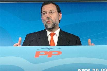 El líder del PP, Mariano Rajoy, durante la rueda de prensa que ha ofrecido hoy en la sede del partido en Madrid.