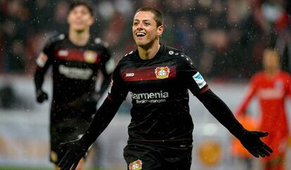 Hernández Balcázar celebra su segundo gol