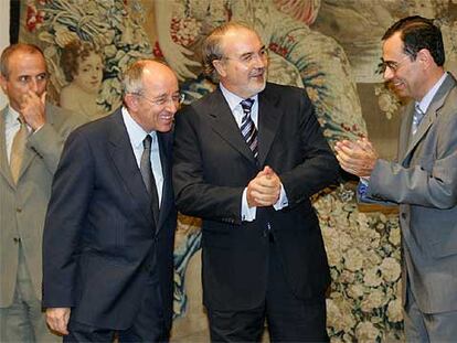 De izquierda a derecha, Miguel Sebastián, Miguel Ángel Fernández Ordóñez, Pedro Solbes y Jaime Caruana, en el Banco de España.