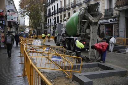 Obras en la calle del Duque de Alba, en la capital.