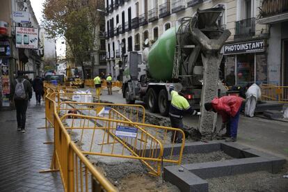 Obras en la calle del Duque de Alba, en la capital. 