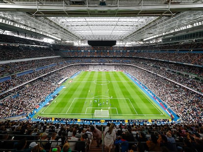 El Estadio Santiago Bernabéu durante un partido de LaLiga.