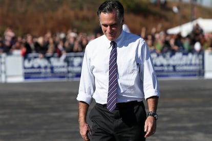 Mitt Romney tras un acto electoral en Virginia.