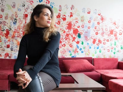 La iraní Somayeh Zarifie en el centro de refugiados de Berlín donde vive.