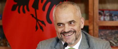 El primer ministro de Albania, Edi Rama, durante la conferencia de prensa ofrecida hoy en Tirana.