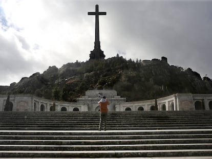 Una creu de 130 metres d'altura presideix el Valle de los Caídos.