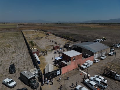 The Jalisco State Prosecutor's Office allowed the media and searchers' groups to enter the ranch, where hundreds of clothes, shoes and personal belongings were found.