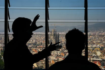 Desde el mirador de la Torre Glóries, a 125 metros, se puede ver desde el litoral hasta las montañas.