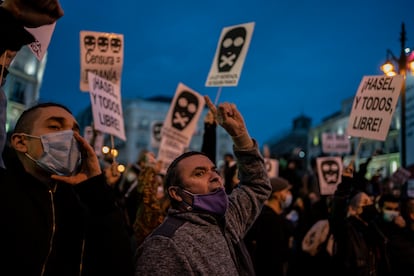 Protesta por el encarcelamiento del rapero Pablo Hasél en la Puerta del Sol el pasado 17 de febrero. 
