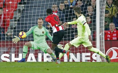 Ter Stegen detiene un disparo de Williams en la visita del Barça al Athletic.