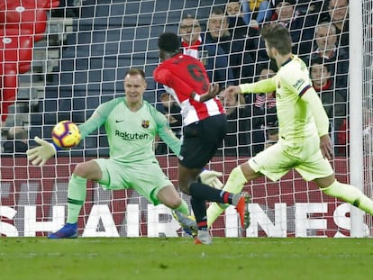 Ter Stegen detiene un disparo de Williams en la visita del Barça al Athletic.