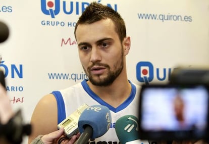 Paunic, durante su presentación como jugador del Lagun Aro.