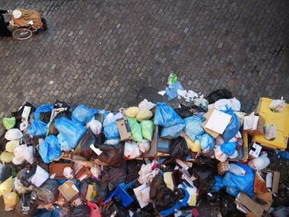 Los conflictos con contratas de basura como el vivido en Sevilla podrían aumentar con la poda de competencias.
