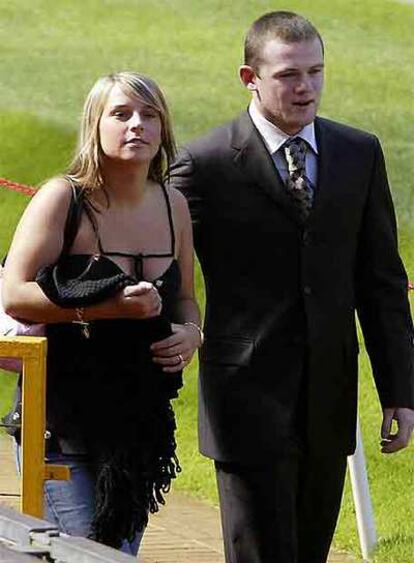 Wayne Rooney y su novia, Coleen.