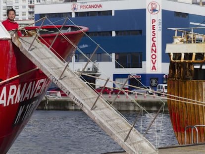 Un barco en el puerto de Vigo frente a Pescanova