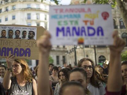 Concentración, en Sevilla en abril de 2018, en protesta por la primera sentencia a La Manada.
