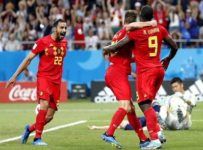 Chadli celebra con Lukaku y Meunier la agónica victoria de Bélgica ante Japón.