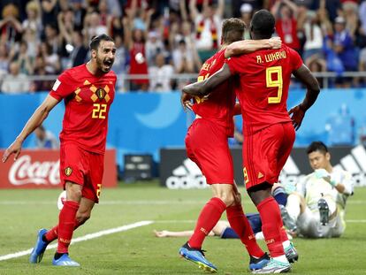 Chadli celebra con Lukaku y Meunier la agónica victoria de Bélgica ante Japón. 