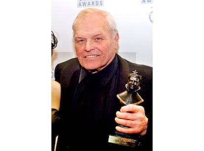 Brian Dennehy, con su premio Laurence Olivier en 2006.