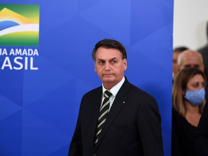 Bolsonaro chega ao local de pronunciamento.