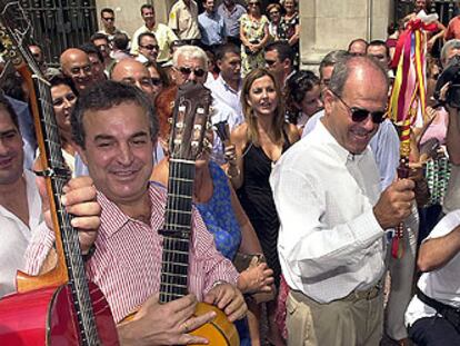 Chaves tomó el bastón de mando de la panda de verdiales a la que pertenece Salvador Pendón.