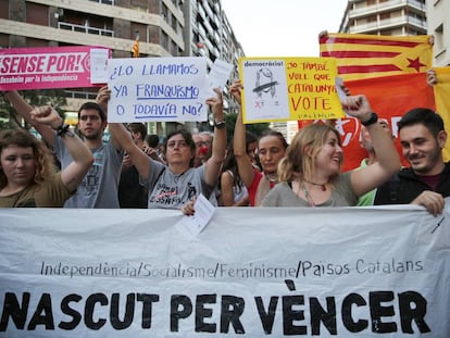 Participantes en la concentraci&oacute;n convocada en Valencia en apoyo a Catalunya. 