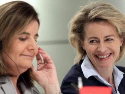 Las ministras de Empleo de España y Alemania, Fátima Báñez (izquierda), y Ursula von der Leyen, el pasado 21 de mayo