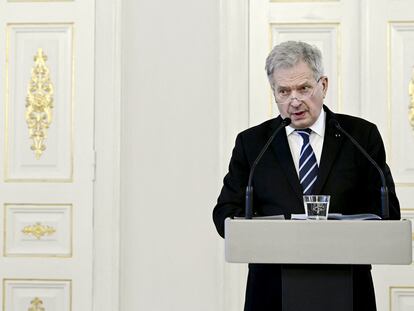 La primera ministra de Finlandia, Sanna Marin, y el presidente del país nórdico, Sauli Niinistö, en febrero en Helsinki.