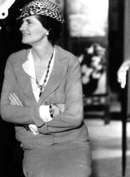 Coco Chanel, en un café de París en 1934.