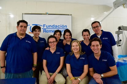 El equipo al completo de la Fundación Rementería, durante su primer día de trabajo en el Hospital que los hermanos de San Juan de Dios tienen en la ciudad senegalesa de Thiès.