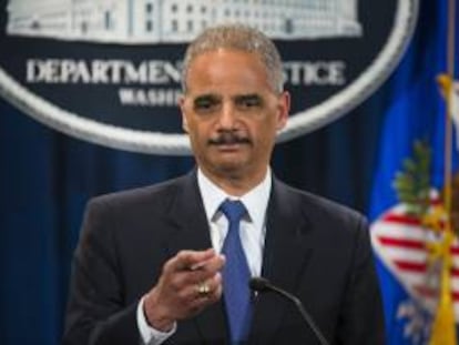 En la imagen, el fiscal general estadounidense Eric Holder, quien recibió una carta del Comité para la Protección de los Periodistas (CPJ) en la que expresan la preocupación por el espionaje del Gobierno de EE.UU. a periodistas. EFE/Archivo