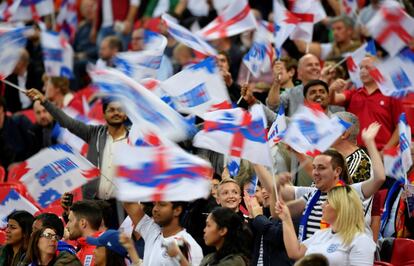 Aficionados ingleses antes del partido.