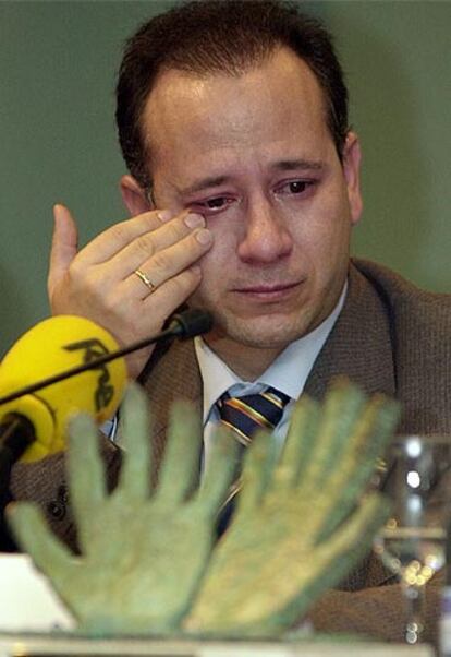 José Alcaraz ha recibido hoy el Premio Foro de Ermua, que ha dedicado al hijo de Pilar Manjón, muerto el 11-M.