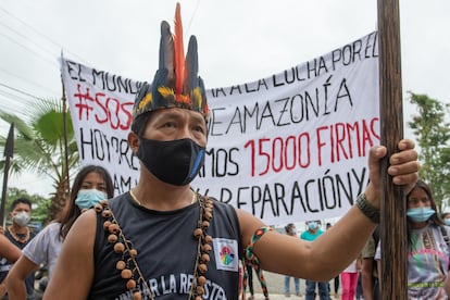 The presentation of 15,000 signatures in support of the victims of the spill on December 20, 2020.